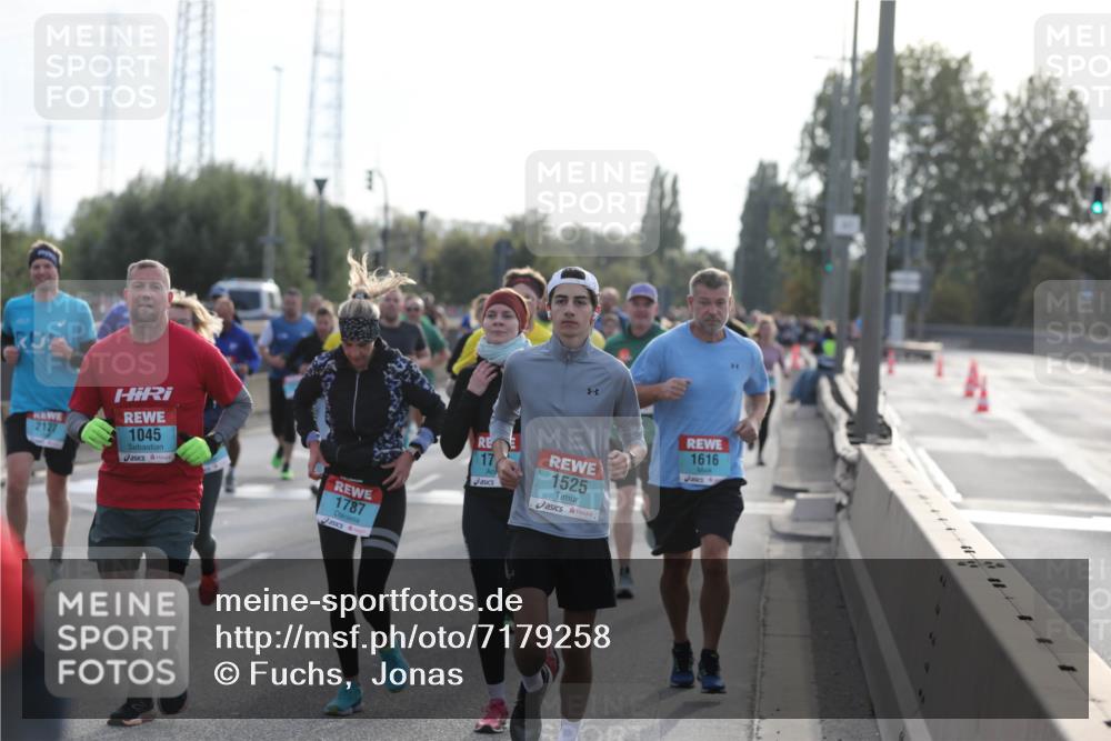 03.10.2024 - Köhlbrandbrückenlauf Fuchs,  Jonas http://msf.ph/oto/7179258 03.10.2024 09:15:27 Position 3 2127, 1045, 3, 1787, 17, 1525, 1616 meine-sportfotos.de