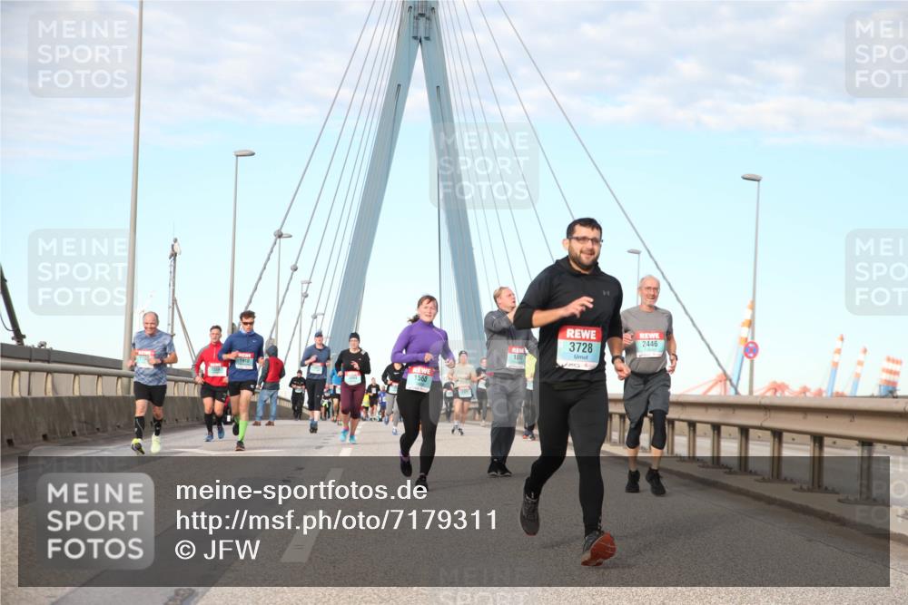 03.10.2024 - Köhlbrandbrückenlauf Jannik Wohlers http://msf.ph/oto/7179311 03.10.2024 09:43:21 Position 2 1910, 1560, 1844, 2446, 3728 meine-sportfotos.de