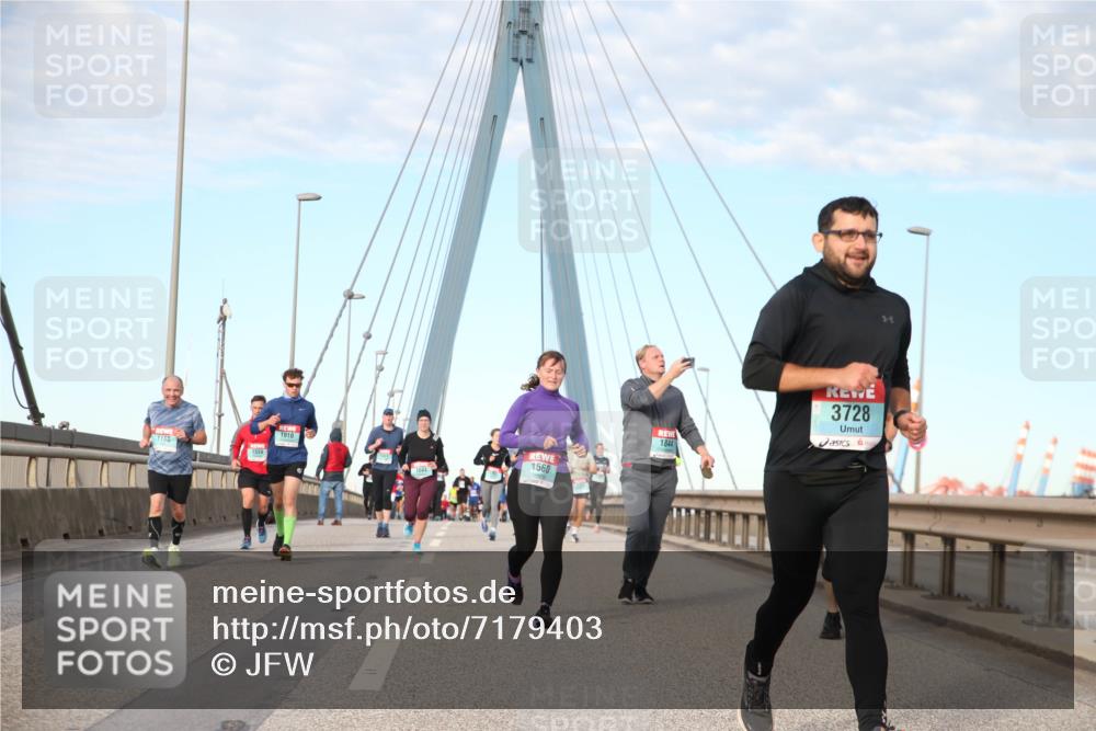 03.10.2024 - Köhlbrandbrückenlauf Jannik Wohlers http://msf.ph/oto/7179403 03.10.2024 09:43:22 Position 2 1168, 1559, 1910, 1844, 1560, 1084, 3728 meine-sportfotos.de