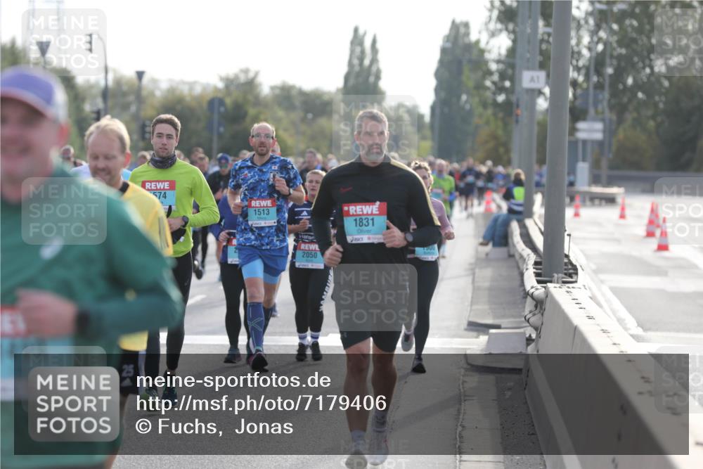 03.10.2024 - Köhlbrandbrückenlauf Fuchs,  Jonas http://msf.ph/oto/7179406 03.10.2024 09:15:32 Position 3 574, 1513, 25, 34, 2050, 1831, 1900, 1 meine-sportfotos.de