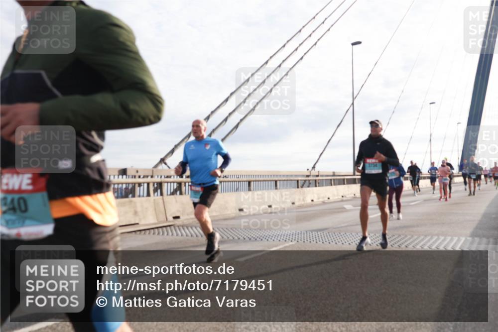 03.10.2024 - Köhlbrandbrückenlauf Matties Gatica Varas http://msf.ph/oto/7179451 03.10.2024 09:24:11 Position 2 40, 3734 meine-sportfotos.de