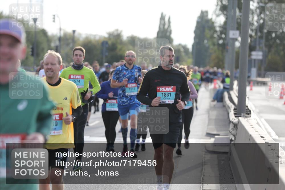 03.10.2024 - Köhlbrandbrückenlauf Fuchs,  Jonas http://msf.ph/oto/7179456 03.10.2024 09:15:32 Position 3 199, 1574, 1513, 1831, 89, 2045, 245 meine-sportfotos.de