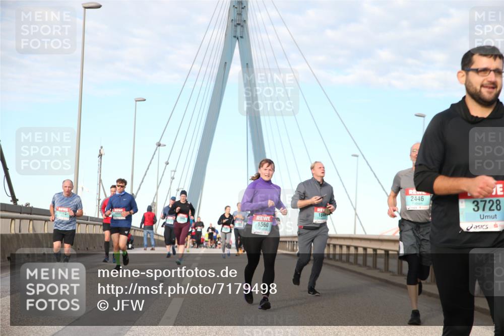 03.10.2024 - Köhlbrandbrückenlauf Jannik Wohlers http://msf.ph/oto/7179498 03.10.2024 09:43:22 Position 2 191, 1168, 1084, 2446, 184, 1560, 3728 meine-sportfotos.de