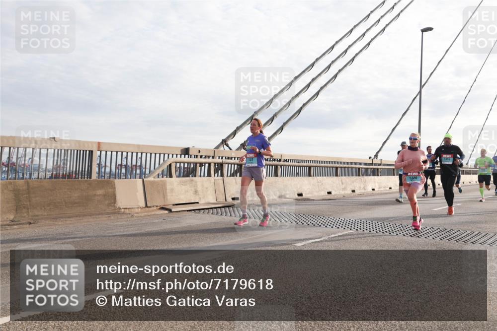 03.10.2024 - Köhlbrandbrückenlauf Matties Gatica Varas http://msf.ph/oto/7179618 03.10.2024 09:24:15 Position 2 1107, 1325, 1355 meine-sportfotos.de
