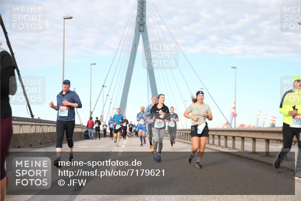03.10.2024 - Köhlbrandbrückenlauf Jannik Wohlers http://msf.ph/oto/7179621 03.10.2024 09:43:28 Position 2 1901, 1240, 30 meine-sportfotos.de