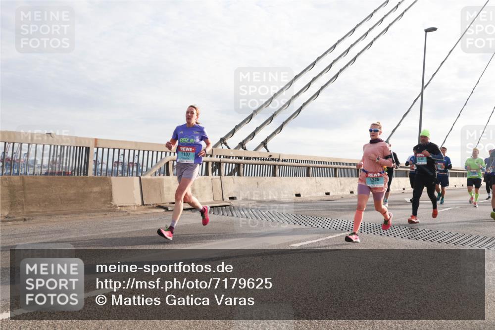 03.10.2024 - Köhlbrandbrückenlauf Matties Gatica Varas http://msf.ph/oto/7179625 03.10.2024 09:24:15 Position 2 1107, 1325 meine-sportfotos.de