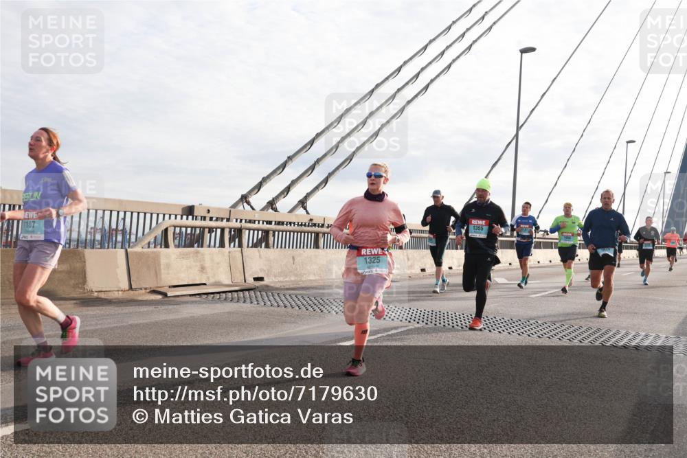 03.10.2024 - Köhlbrandbrückenlauf Matties Gatica Varas http://msf.ph/oto/7179630 03.10.2024 09:24:15 Position 2 1107, 1325, 1355 meine-sportfotos.de