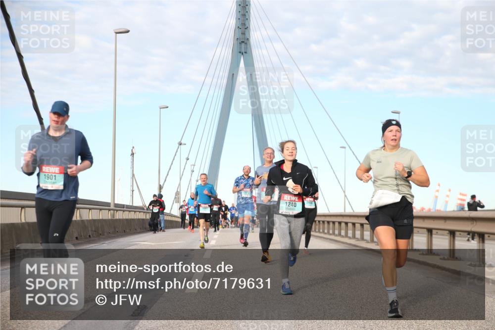 03.10.2024 - Köhlbrandbrückenlauf Jannik Wohlers http://msf.ph/oto/7179631 03.10.2024 09:43:29 Position 2 1901, 1541, 1240 meine-sportfotos.de