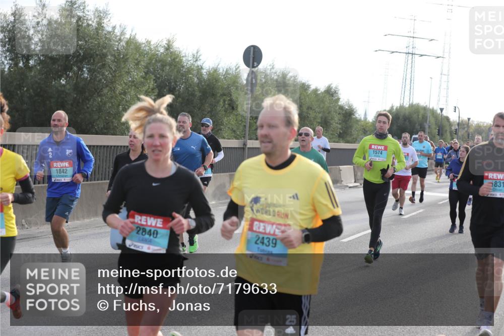 03.10.2024 - Köhlbrandbrückenlauf Fuchs,  Jonas http://msf.ph/oto/7179633 03.10.2024 09:15:35 Position 3 2, 1842, 2840, 2439, 245, 1574, 831 meine-sportfotos.de