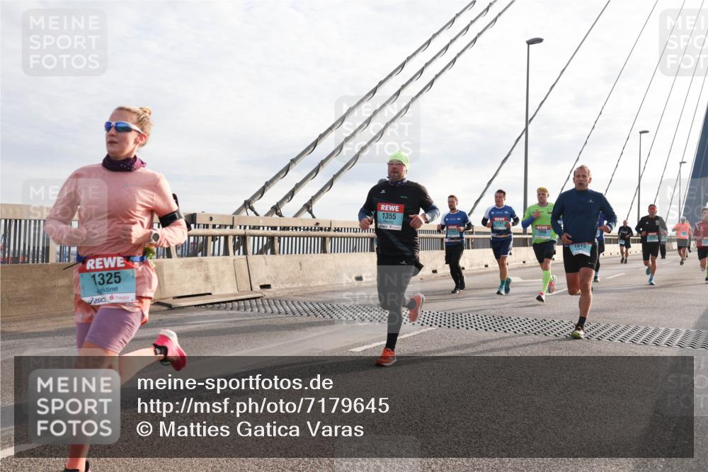 03.10.2024 - Köhlbrandbrückenlauf Matties Gatica Varas http://msf.ph/oto/7179645 03.10.2024 09:24:16 Position 2 1325, 1355, 1187, 1056, 2220, 1615 meine-sportfotos.de