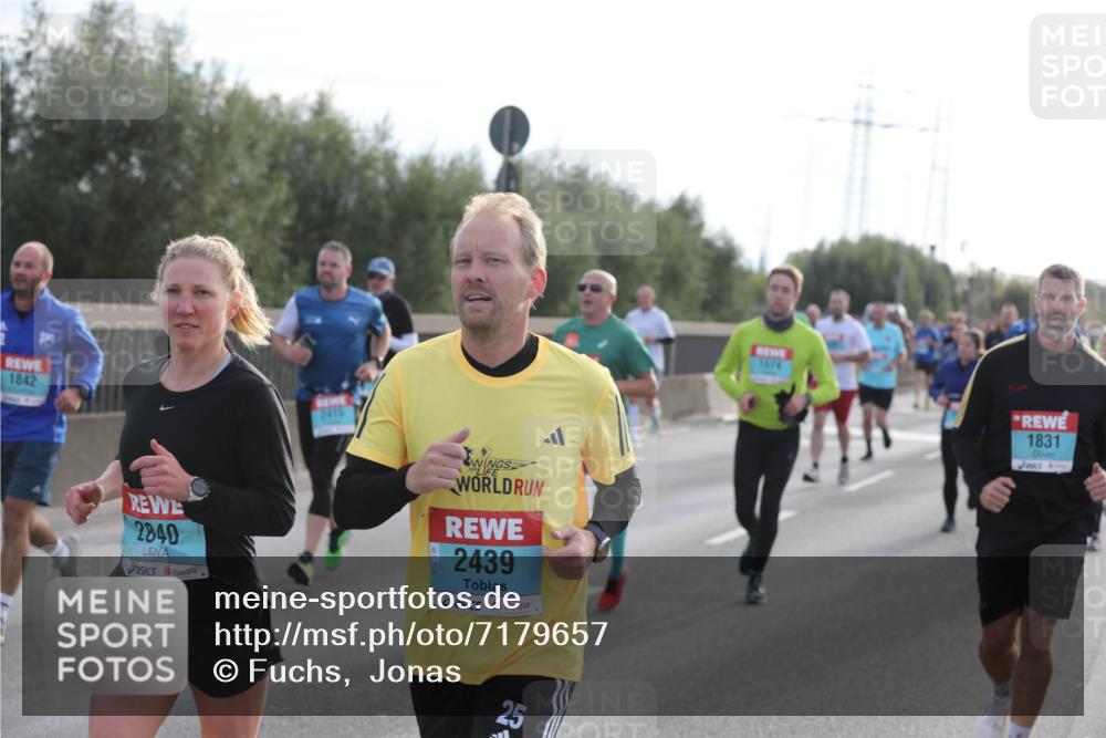 03.10.2024 - Köhlbrandbrückenlauf Fuchs,  Jonas http://msf.ph/oto/7179657 03.10.2024 09:15:35 Position 3 1842, 2840, 2415, 2439, 25, 1574, 1831 meine-sportfotos.de