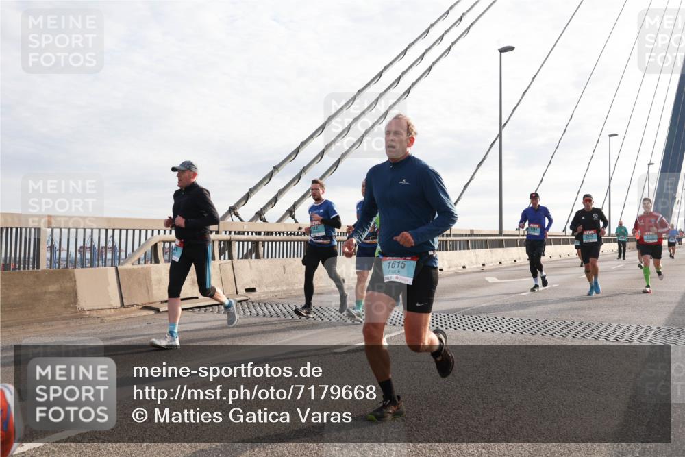 03.10.2024 - Köhlbrandbrückenlauf Matties Gatica Varas http://msf.ph/oto/7179668 03.10.2024 09:24:17 Position 2 2666666666, 1615, 2220, 1774 meine-sportfotos.de
