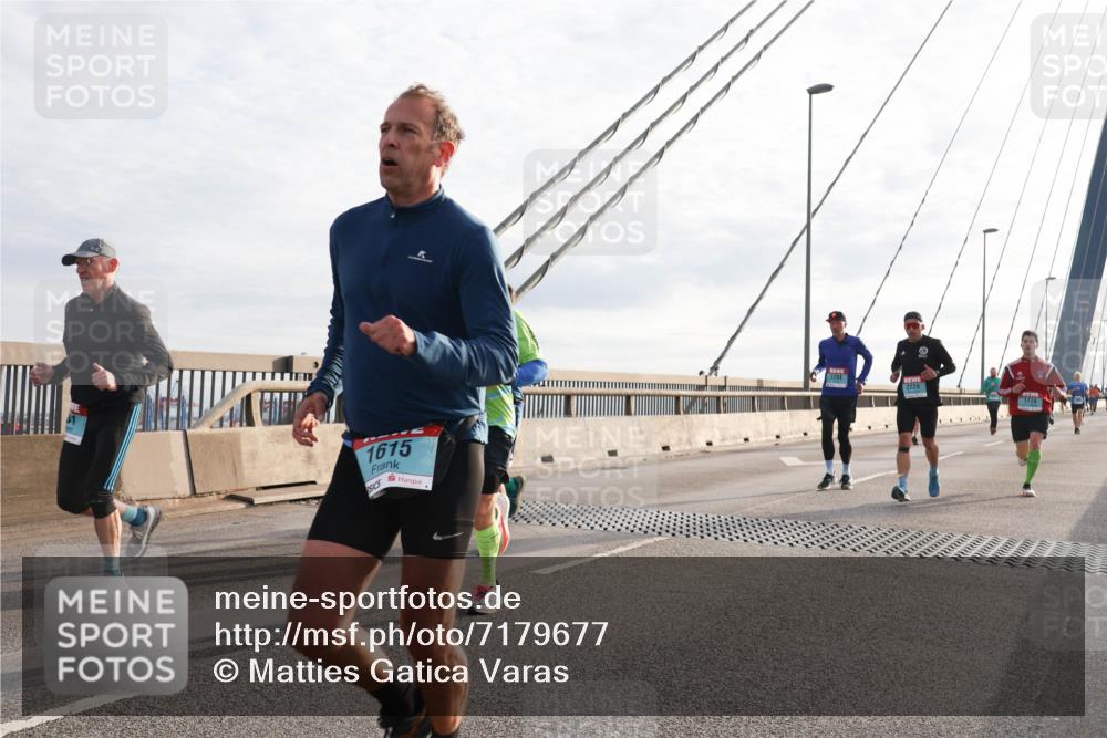 03.10.2024 - Köhlbrandbrückenlauf Matties Gatica Varas http://msf.ph/oto/7179677 03.10.2024 09:24:18 Position 2 1615, 2220, 1774 meine-sportfotos.de