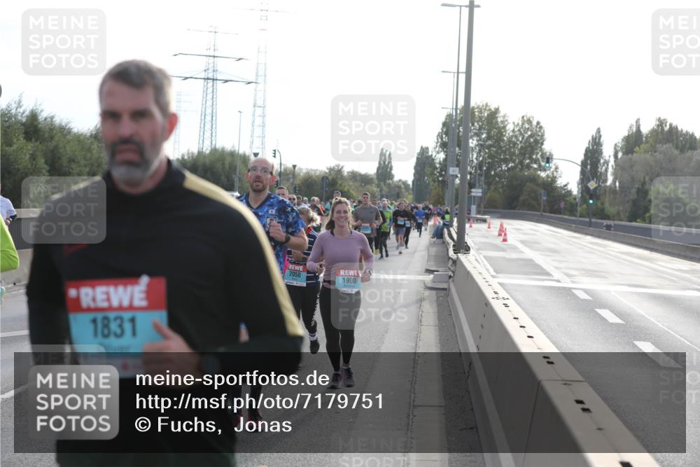 03.10.2024 - Köhlbrandbrückenlauf Fuchs,  Jonas http://msf.ph/oto/7179751 03.10.2024 09:15:37 Position 3 1831, 2050, 1900 meine-sportfotos.de