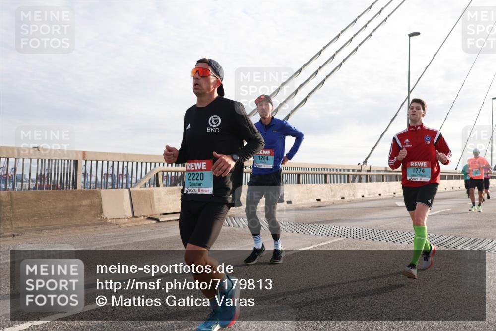 03.10.2024 - Köhlbrandbrückenlauf Matties Gatica Varas http://msf.ph/oto/7179813 03.10.2024 09:24:20 Position 2 2220, 1284, 19, 1774, 002 meine-sportfotos.de