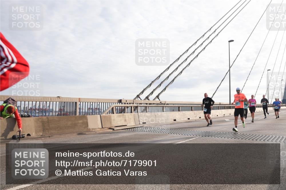 03.10.2024 - Köhlbrandbrückenlauf Matties Gatica Varas http://msf.ph/oto/7179901 03.10.2024 09:24:21 Position 2  meine-sportfotos.de