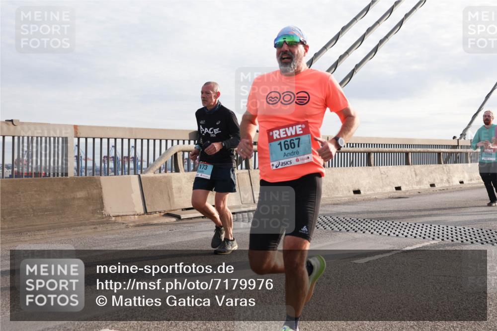 03.10.2024 - Köhlbrandbrückenlauf Matties Gatica Varas http://msf.ph/oto/7179976 03.10.2024 09:24:23 Position 2 173, 2024, 1667, 1208 meine-sportfotos.de
