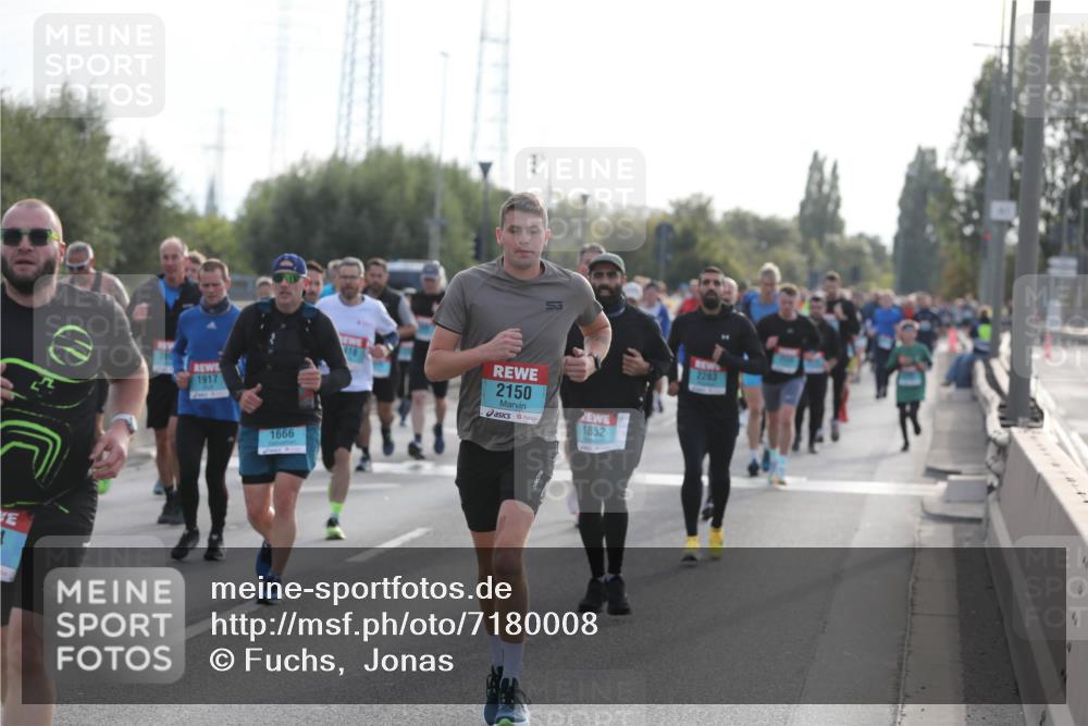 03.10.2024 - Köhlbrandbrückenlauf Fuchs,  Jonas http://msf.ph/oto/7180008 03.10.2024 09:15:41 Position 3 1917, 2150, 1666, 1852, 2283 meine-sportfotos.de