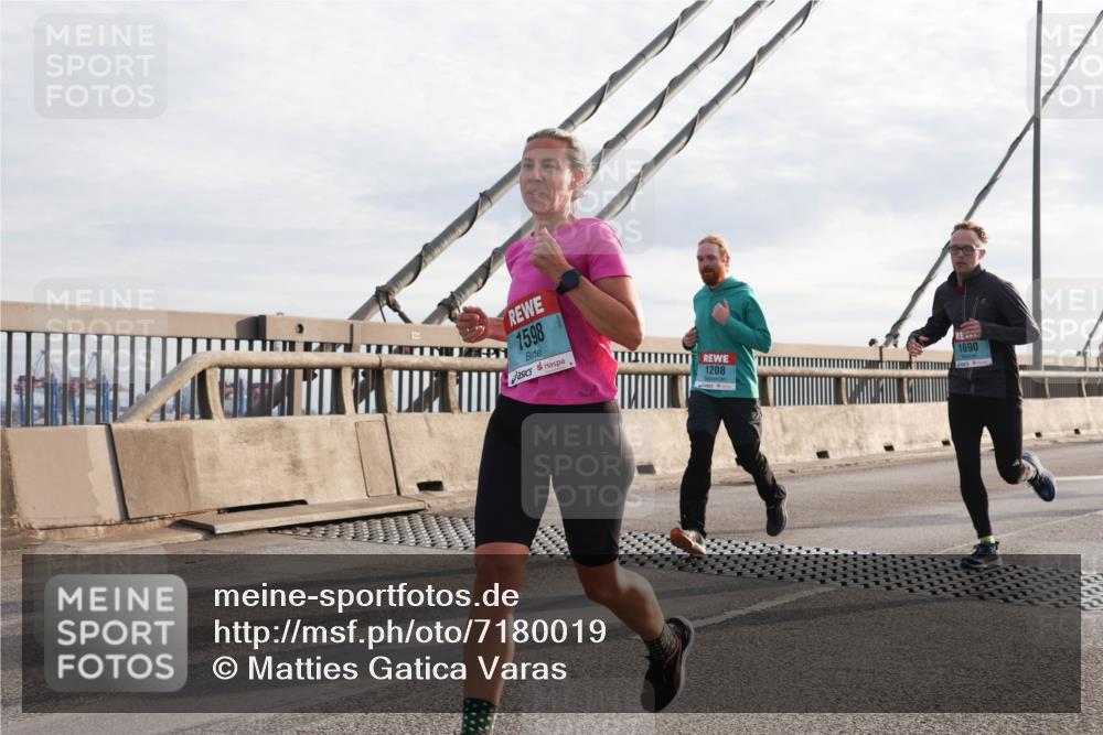 03.10.2024 - Köhlbrandbrückenlauf Matties Gatica Varas http://msf.ph/oto/7180019 03.10.2024 09:24:24 Position 2 1598, 1208, 1690 meine-sportfotos.de