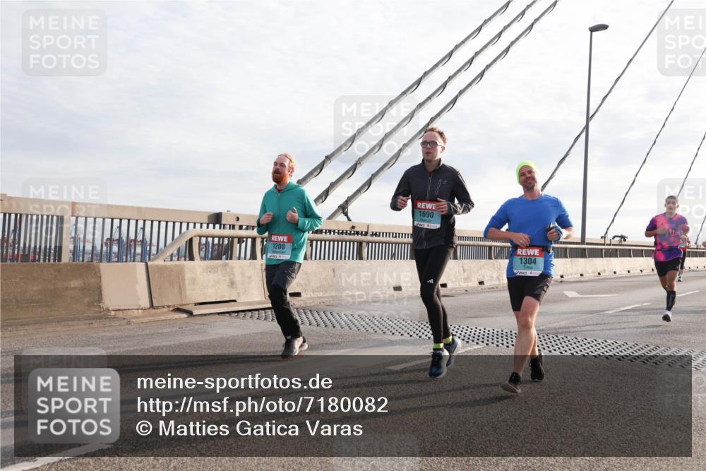 03.10.2024 - Köhlbrandbrückenlauf Matties Gatica Varas http://msf.ph/oto/7180082 03.10.2024 09:24:25 Position 2 1208, 1690, 1304 meine-sportfotos.de