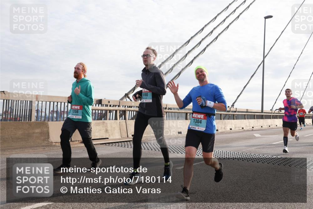 03.10.2024 - Köhlbrandbrückenlauf Matties Gatica Varas http://msf.ph/oto/7180114 03.10.2024 09:24:26 Position 2 1208, 1690, 1304 meine-sportfotos.de