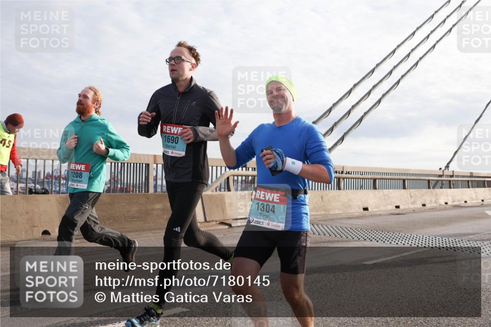 03.10.2024 - Köhlbrandbrückenlauf Matties Gatica Varas http://msf.ph/oto/7180145 03.10.2024 09:24:26 Position 2 45, 1208, 1690, 1304 meine-sportfotos.de