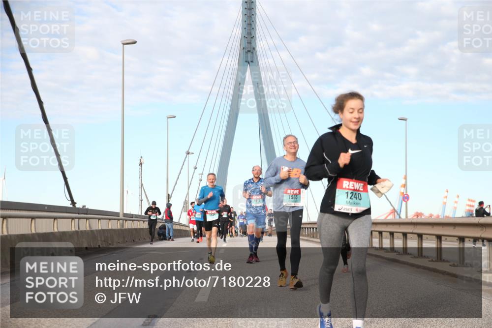03.10.2024 - Köhlbrandbrückenlauf Jannik Wohlers http://msf.ph/oto/7180228 03.10.2024 09:43:30 Position 2 1541, 1240, 1565, 1513 meine-sportfotos.de