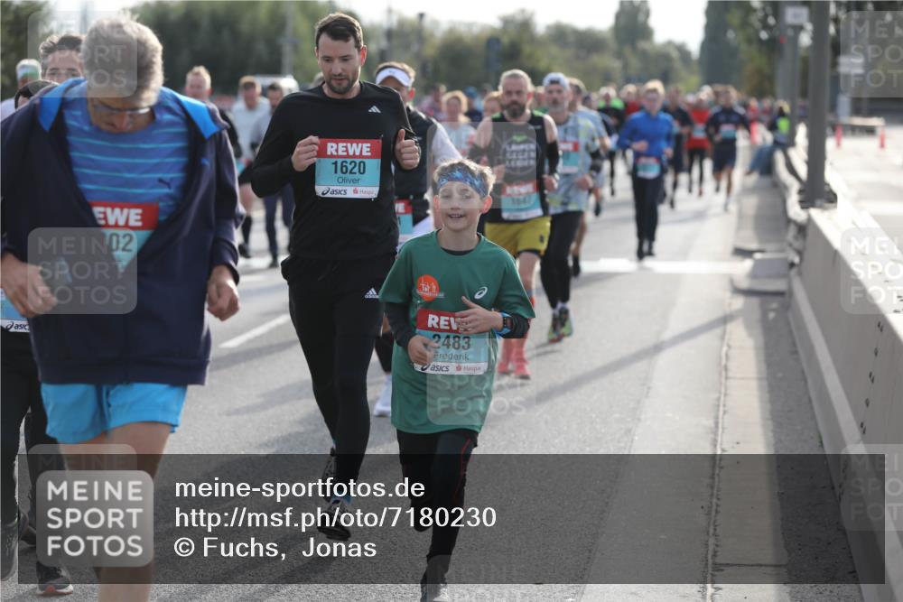 03.10.2024 - Köhlbrandbrückenlauf Fuchs,  Jonas http://msf.ph/oto/7180230 03.10.2024 09:15:50 Position 3 02, 1620, 2483 meine-sportfotos.de