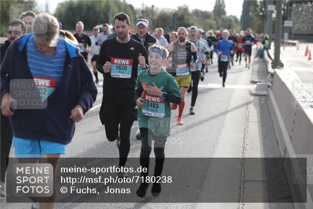 03.10.2024 - Köhlbrandbrückenlauf Fuchs,  Jonas http://msf.ph/oto/7180238 03.10.2024 09:15:50 Position 3 02, 1620, 2483, 1647 meine-sportfotos.de