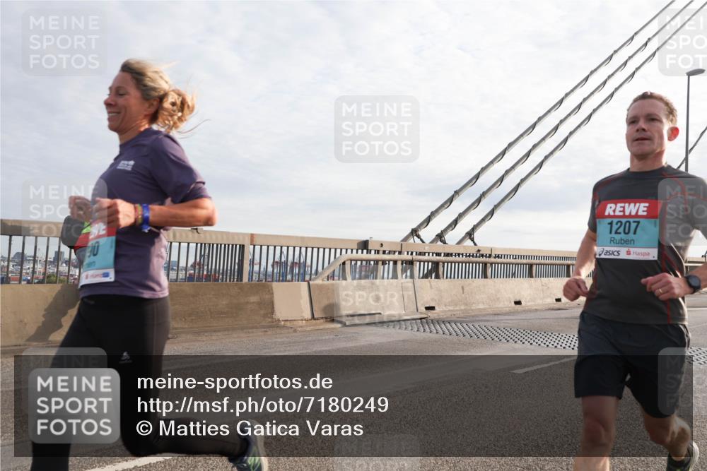 03.10.2024 - Köhlbrandbrückenlauf Matties Gatica Varas http://msf.ph/oto/7180249 03.10.2024 09:24:30 Position 2 20, 1207 meine-sportfotos.de