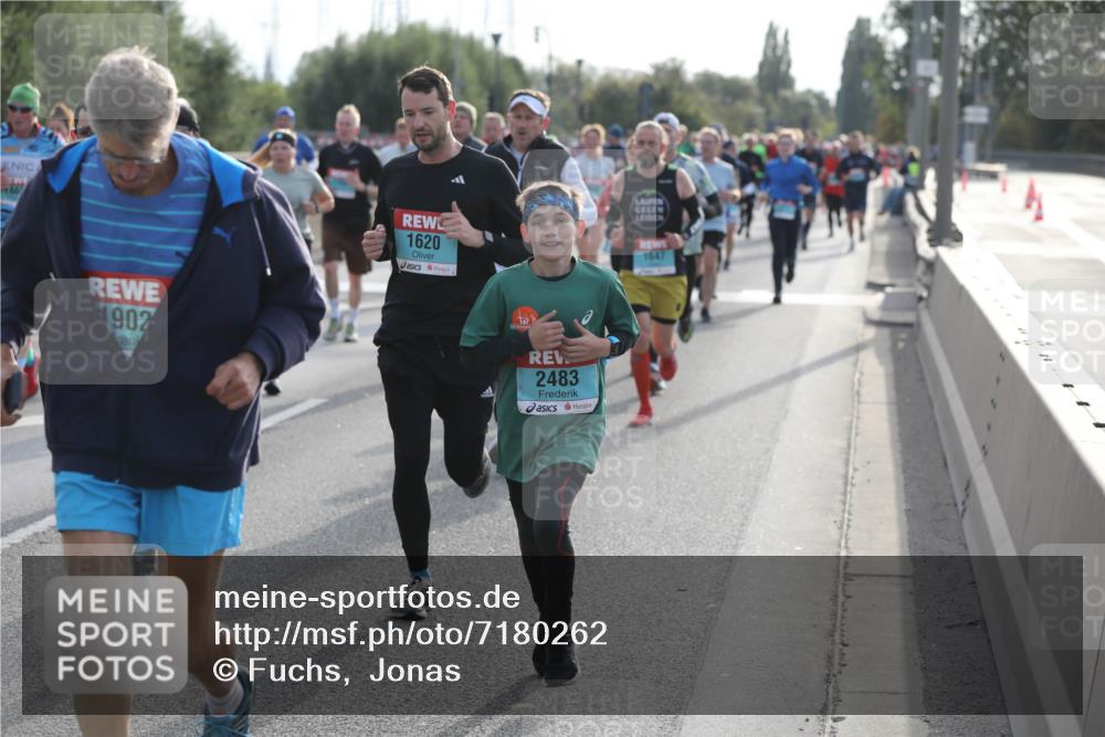 03.10.2024 - Köhlbrandbrückenlauf Fuchs,  Jonas http://msf.ph/oto/7180262 03.10.2024 09:15:51 Position 3 1902, 1620, 2483, 1647 meine-sportfotos.de
