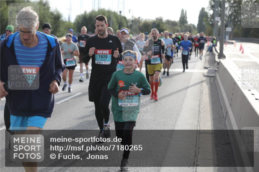 03.10.2024 - Köhlbrandbrückenlauf Fuchs,  Jonas http://msf.ph/oto/7180265 03.10.2024 09:15:51 Position 3 02, 2376, 1620, 1647, 179, 483 meine-sportfotos.de