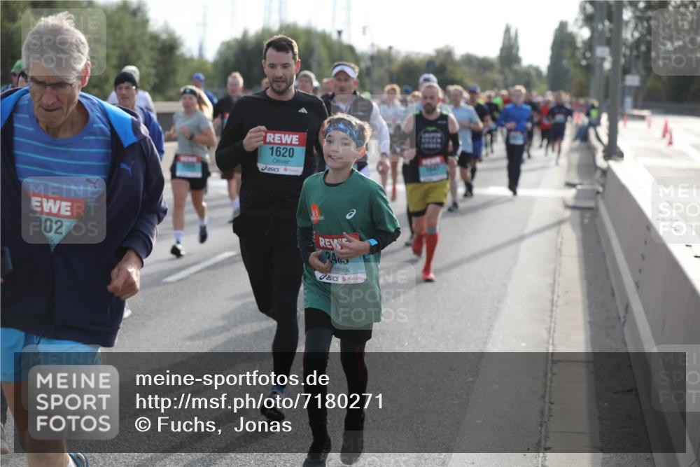 03.10.2024 - Köhlbrandbrückenlauf Fuchs,  Jonas http://msf.ph/oto/7180271 03.10.2024 09:15:51 Position 3 02, 1620, 2405 meine-sportfotos.de