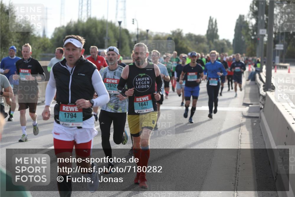 03.10.2024 - Köhlbrandbrückenlauf Fuchs,  Jonas http://msf.ph/oto/7180282 03.10.2024 09:15:52 Position 3 1800, 1794, 2612, 1647 meine-sportfotos.de