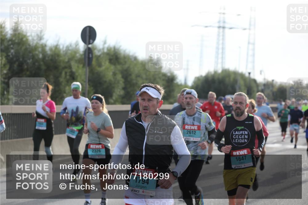 03.10.2024 - Köhlbrandbrückenlauf Fuchs,  Jonas http://msf.ph/oto/7180299 03.10.2024 09:15:53 Position 3 2326, 2612, 1647, 1794 meine-sportfotos.de