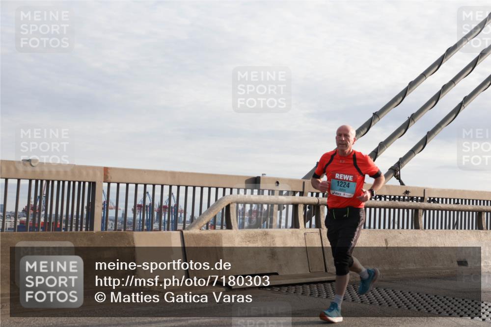 03.10.2024 - Köhlbrandbrückenlauf Matties Gatica Varas http://msf.ph/oto/7180303 03.10.2024 09:24:31 Position 2 1224 meine-sportfotos.de