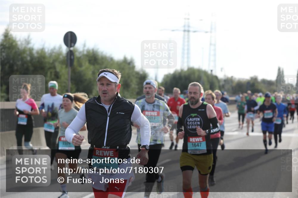 03.10.2024 - Köhlbrandbrückenlauf Fuchs,  Jonas http://msf.ph/oto/7180307 03.10.2024 09:15:53 Position 3 1794, 2612, 1647 meine-sportfotos.de