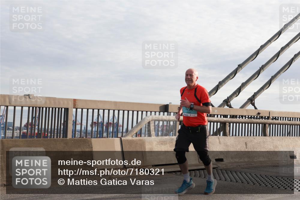 03.10.2024 - Köhlbrandbrückenlauf Matties Gatica Varas http://msf.ph/oto/7180321 03.10.2024 09:24:32 Position 2 771 meine-sportfotos.de