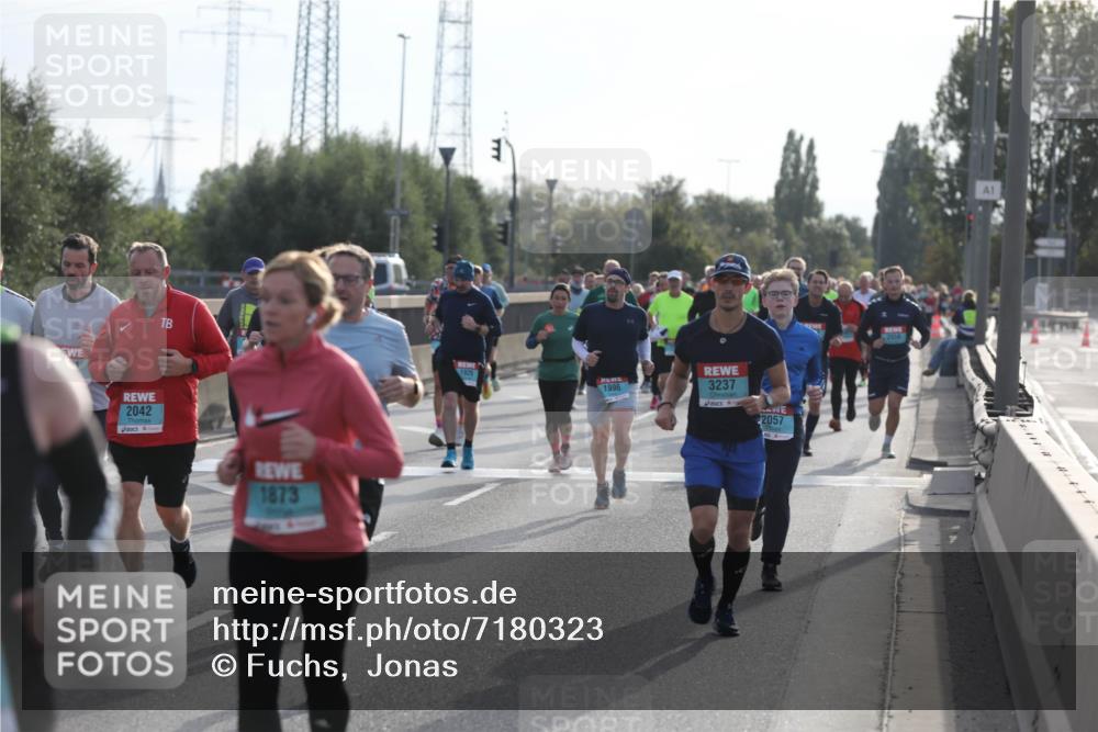 03.10.2024 - Köhlbrandbrückenlauf Fuchs,  Jonas http://msf.ph/oto/7180323 03.10.2024 09:15:54 Position 3 2042, 1873, 1926, 1996, 3237, 2057, 1 meine-sportfotos.de