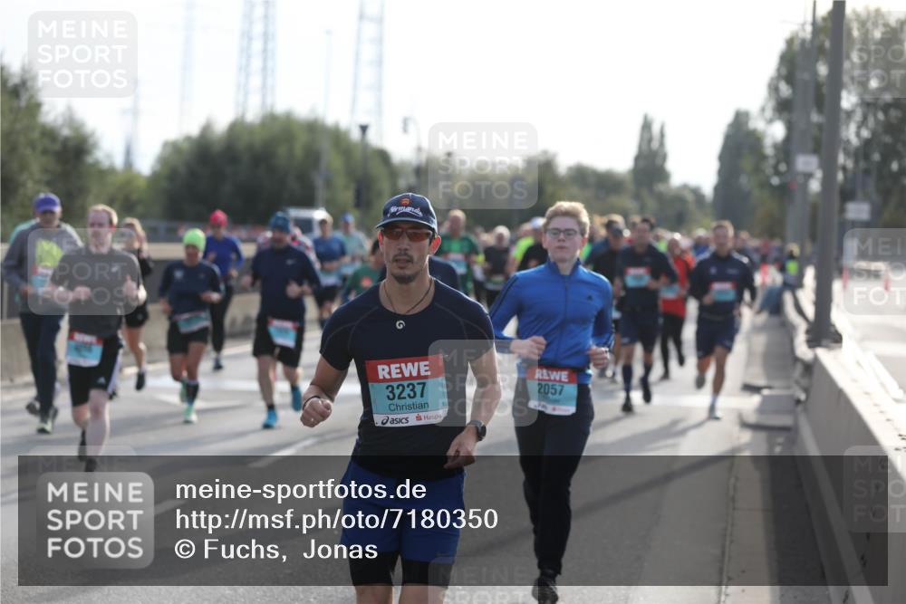 03.10.2024 - Köhlbrandbrückenlauf Fuchs,  Jonas http://msf.ph/oto/7180350 03.10.2024 09:15:57 Position 3 3237, 2057 meine-sportfotos.de