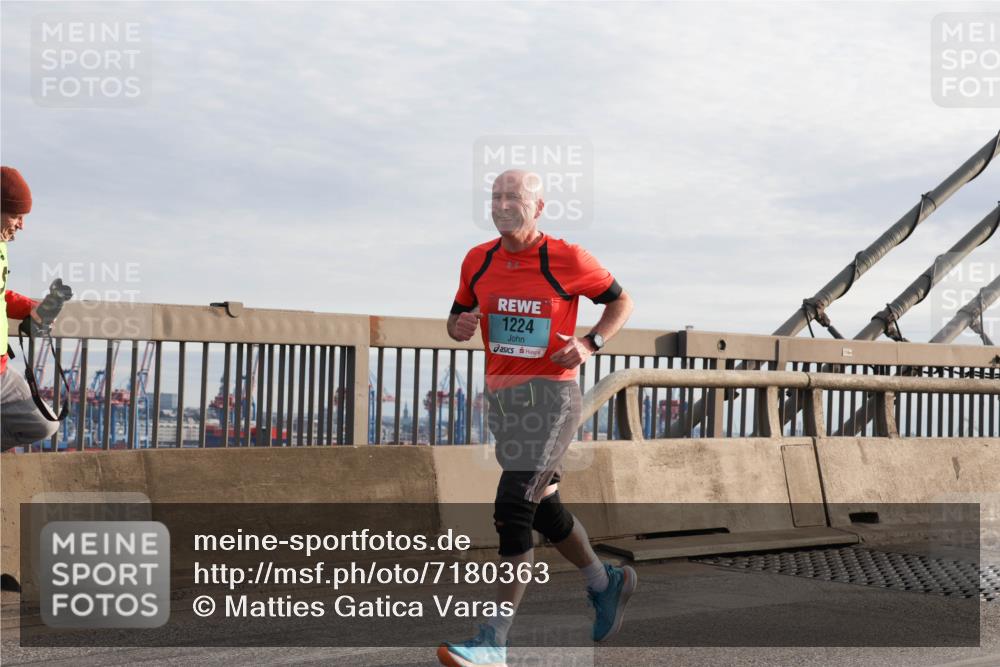 03.10.2024 - Köhlbrandbrückenlauf Matties Gatica Varas http://msf.ph/oto/7180363 03.10.2024 09:24:32 Position 2 1224 meine-sportfotos.de