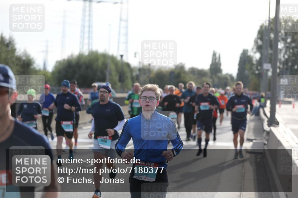 03.10.2024 - Köhlbrandbrückenlauf Fuchs,  Jonas http://msf.ph/oto/7180377 03.10.2024 09:15:58 Position 3 112, 1996, 2057 meine-sportfotos.de