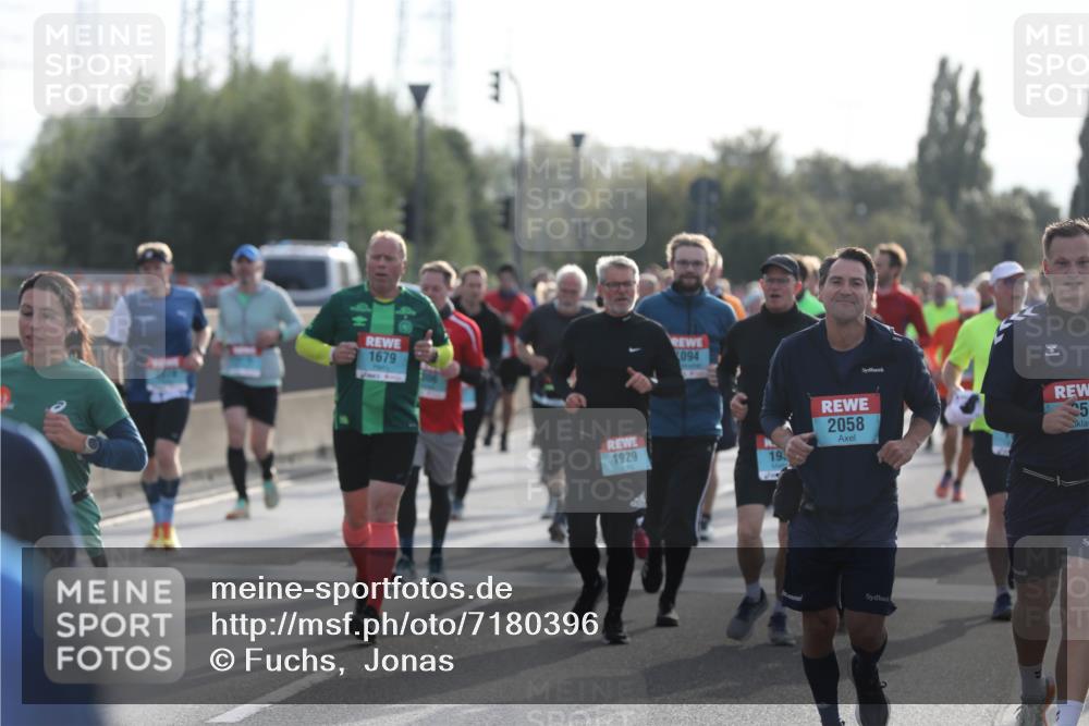 03.10.2024 - Köhlbrandbrückenlauf Fuchs,  Jonas http://msf.ph/oto/7180396 03.10.2024 09:16:00 Position 3 1679, 1929, 094, 193, 2058 meine-sportfotos.de
