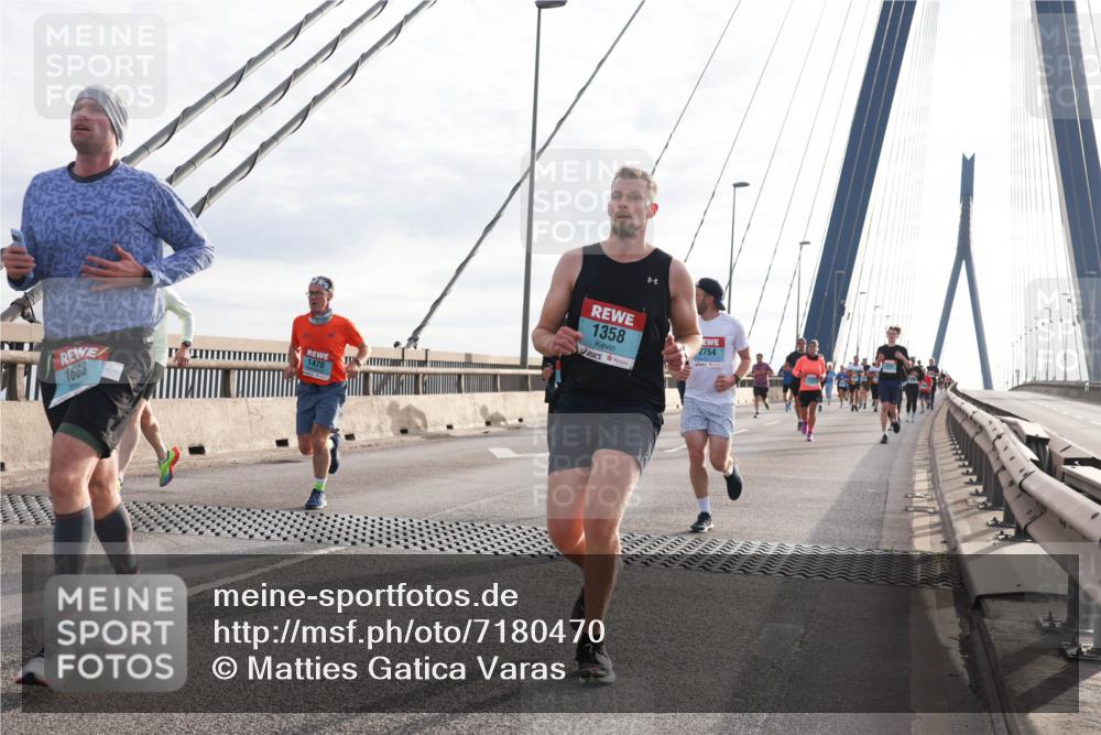 03.10.2024 - Köhlbrandbrückenlauf Matties Gatica Varas http://msf.ph/oto/7180470 03.10.2024 09:24:35 Position 2 1688, 1470, 1358, 2754 meine-sportfotos.de
