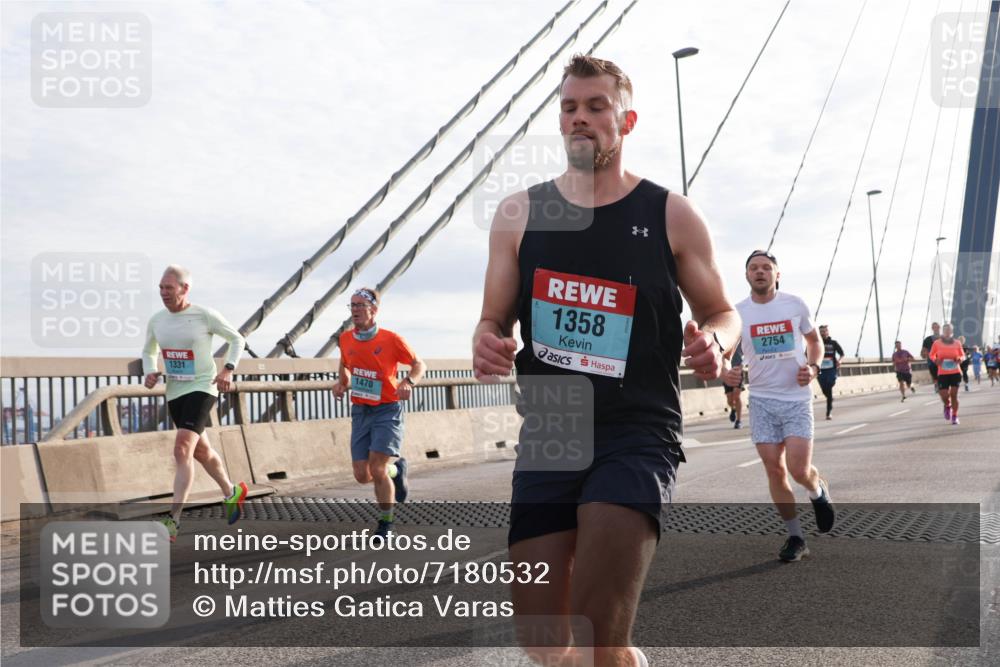 03.10.2024 - Köhlbrandbrückenlauf Matties Gatica Varas http://msf.ph/oto/7180532 03.10.2024 09:24:36 Position 2 1331, 1470, 1358, 2754 meine-sportfotos.de