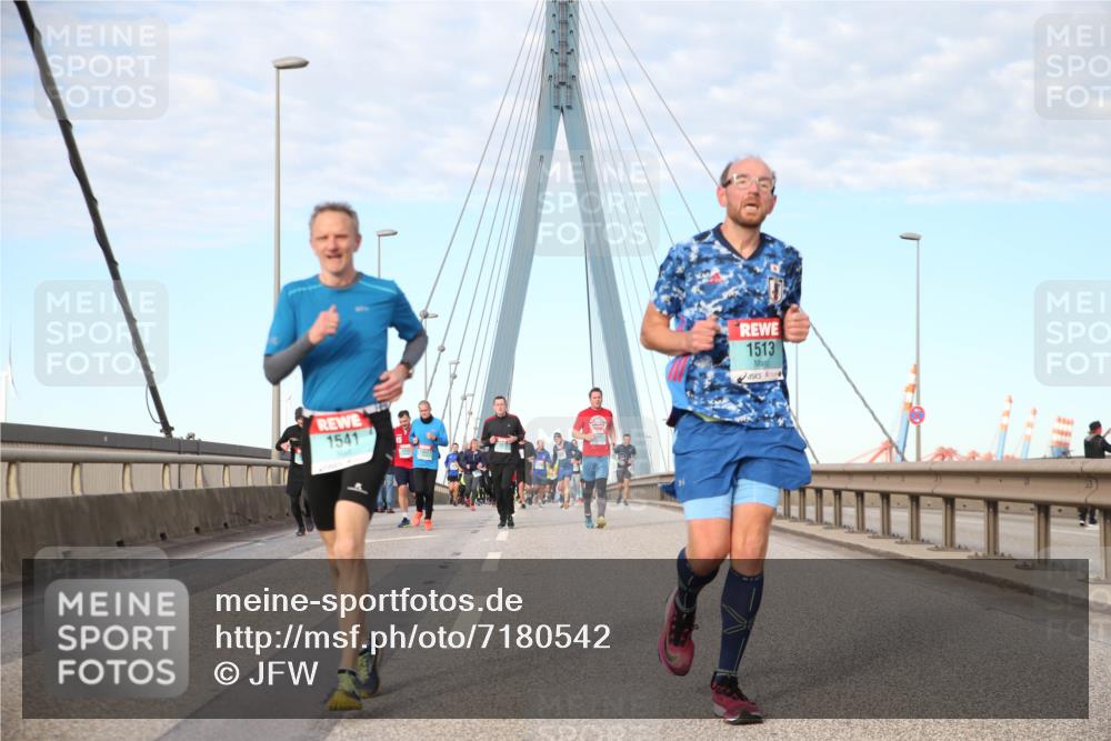 03.10.2024 - Köhlbrandbrückenlauf Jannik Wohlers http://msf.ph/oto/7180542 03.10.2024 09:43:33 Position 2 1541, 1513 meine-sportfotos.de