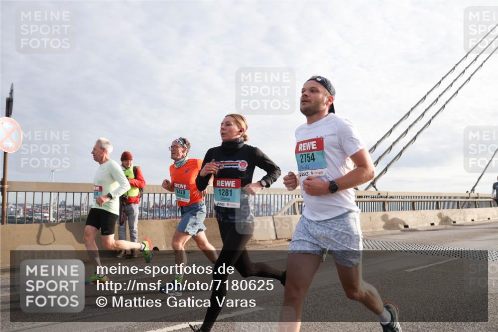 03.10.2024 - Köhlbrandbrückenlauf Matties Gatica Varas http://msf.ph/oto/7180625 03.10.2024 09:24:37 Position 2 1470, 1281, 2754 meine-sportfotos.de