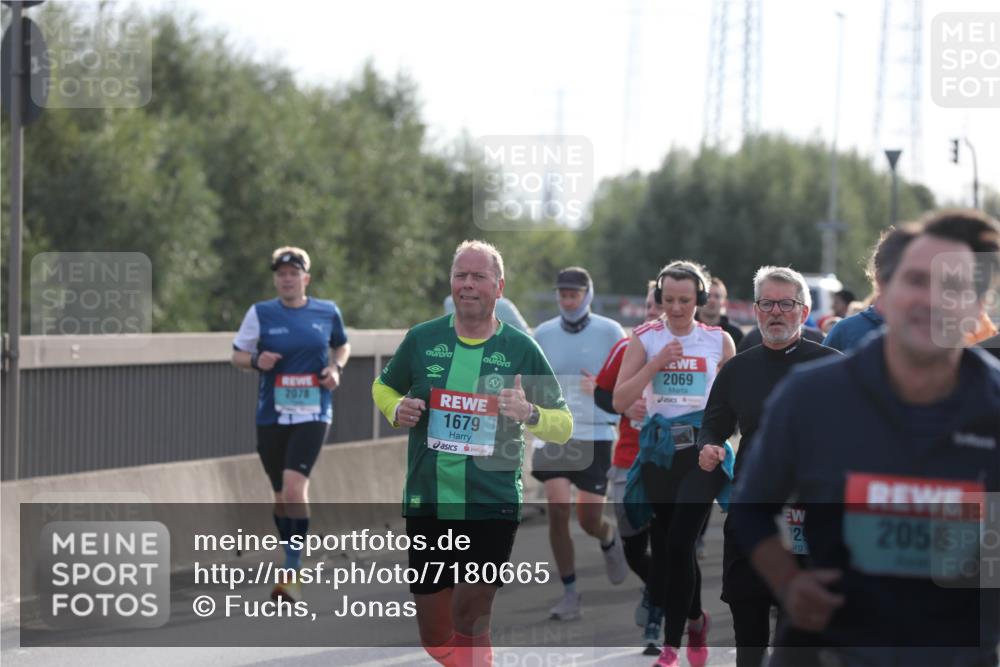 03.10.2024 - Köhlbrandbrückenlauf Fuchs,  Jonas http://msf.ph/oto/7180665 03.10.2024 09:16:03 Position 3 2078, 1679, 2069, 6, 29, 2058 meine-sportfotos.de