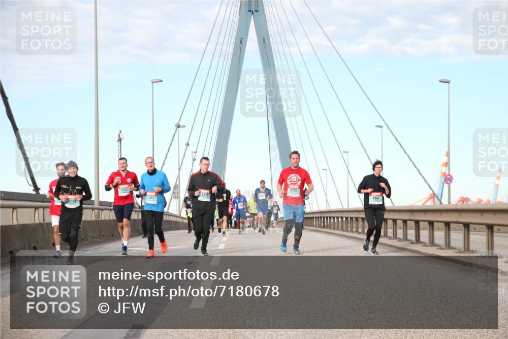 03.10.2024 - Köhlbrandbrückenlauf Jannik Wohlers http://msf.ph/oto/7180678 03.10.2024 09:43:35 Position 2 3107, 1050, 1947, 1372, 1557, 1283 meine-sportfotos.de