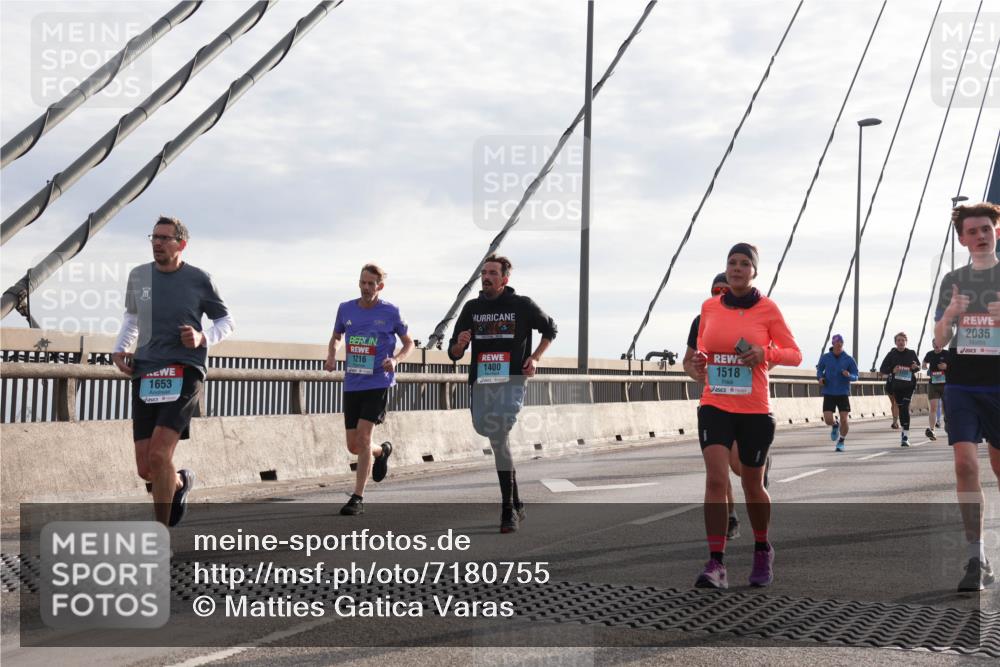 03.10.2024 - Köhlbrandbrückenlauf Matties Gatica Varas http://msf.ph/oto/7180755 03.10.2024 09:24:39 Position 2 1653, 1216, 1400, 1518, 2035 meine-sportfotos.de